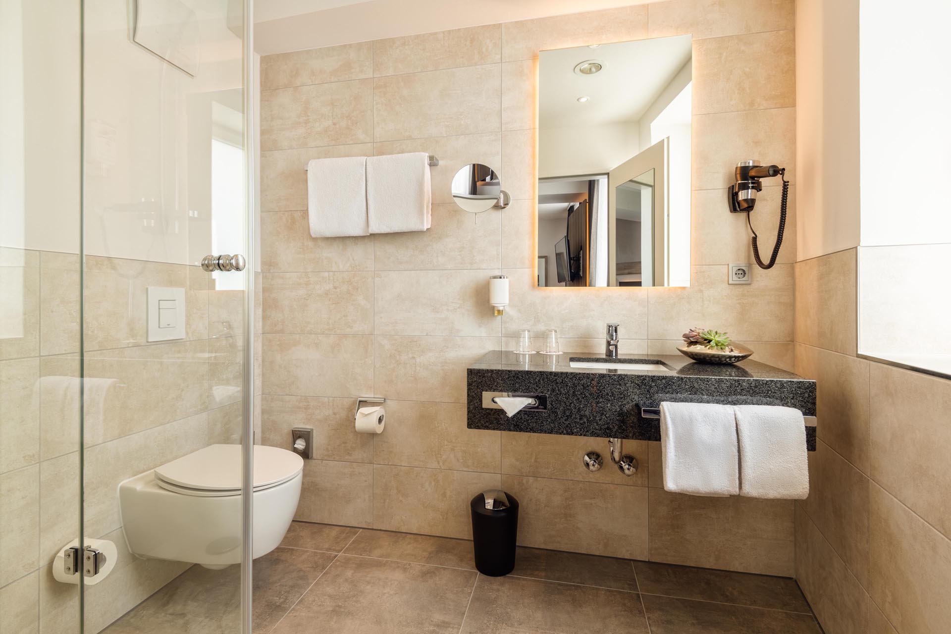 2-cityclass-hotel-am-dom-cologne-bathroom