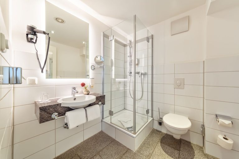 F030-cityclass-hotel-am-dom-cologne-bathroom