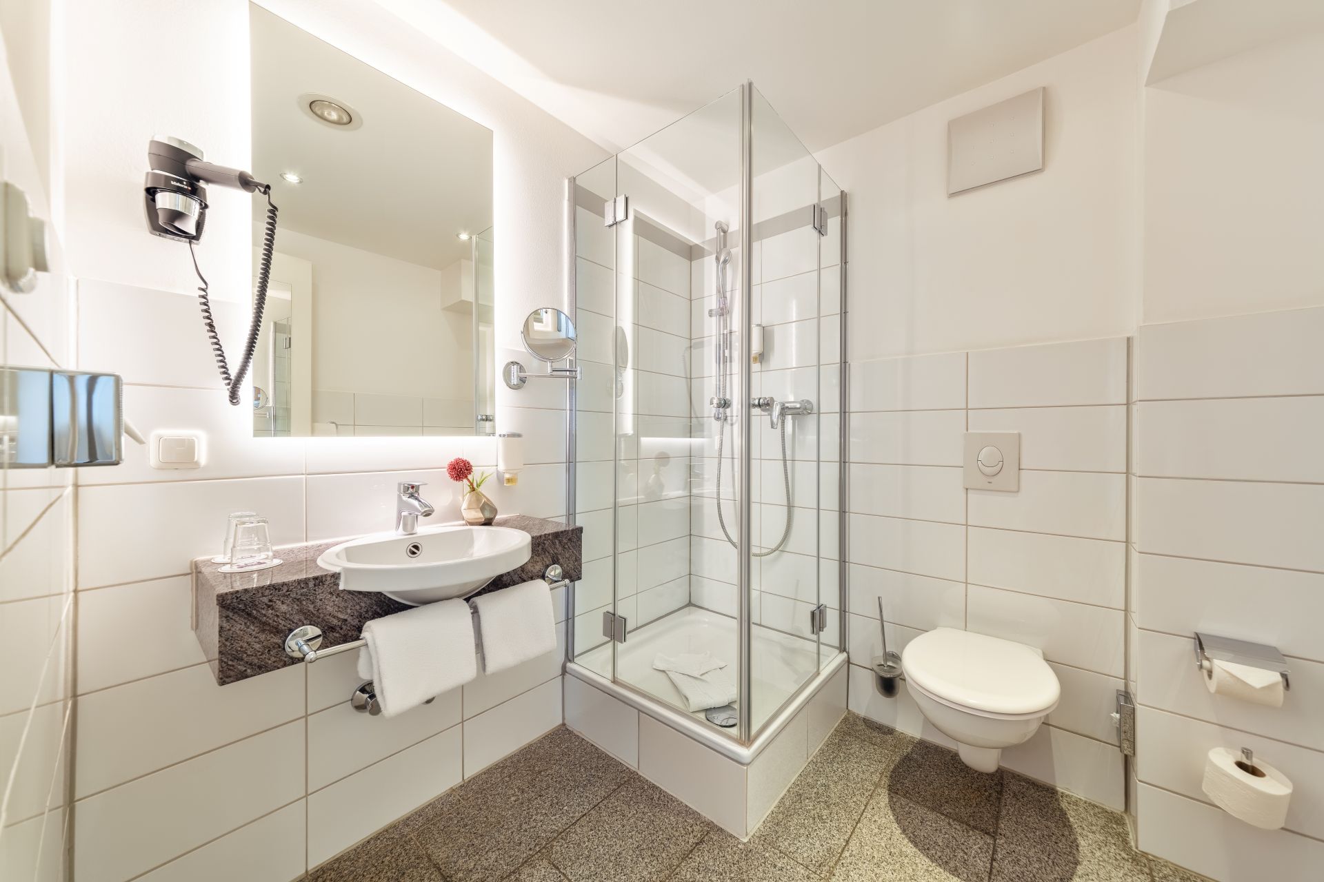 F030-cityclass-hotel-am-dom-cologne-bathroom