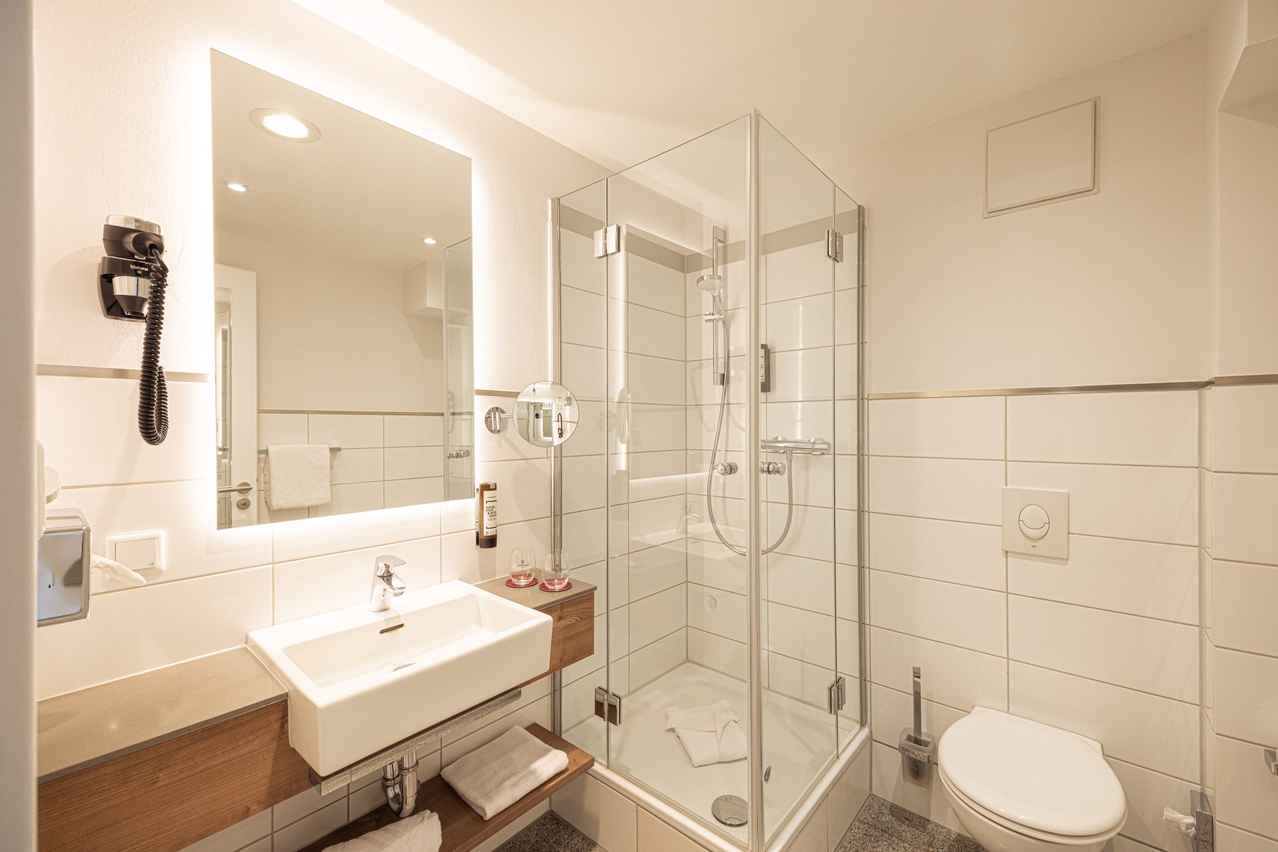 F050-cityclass-hotel-am-dom-cologne-bathroom