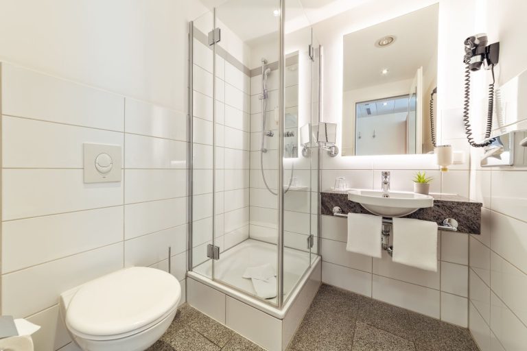 F080-cityclass-hotel-am-dom-cologne-bathroom
