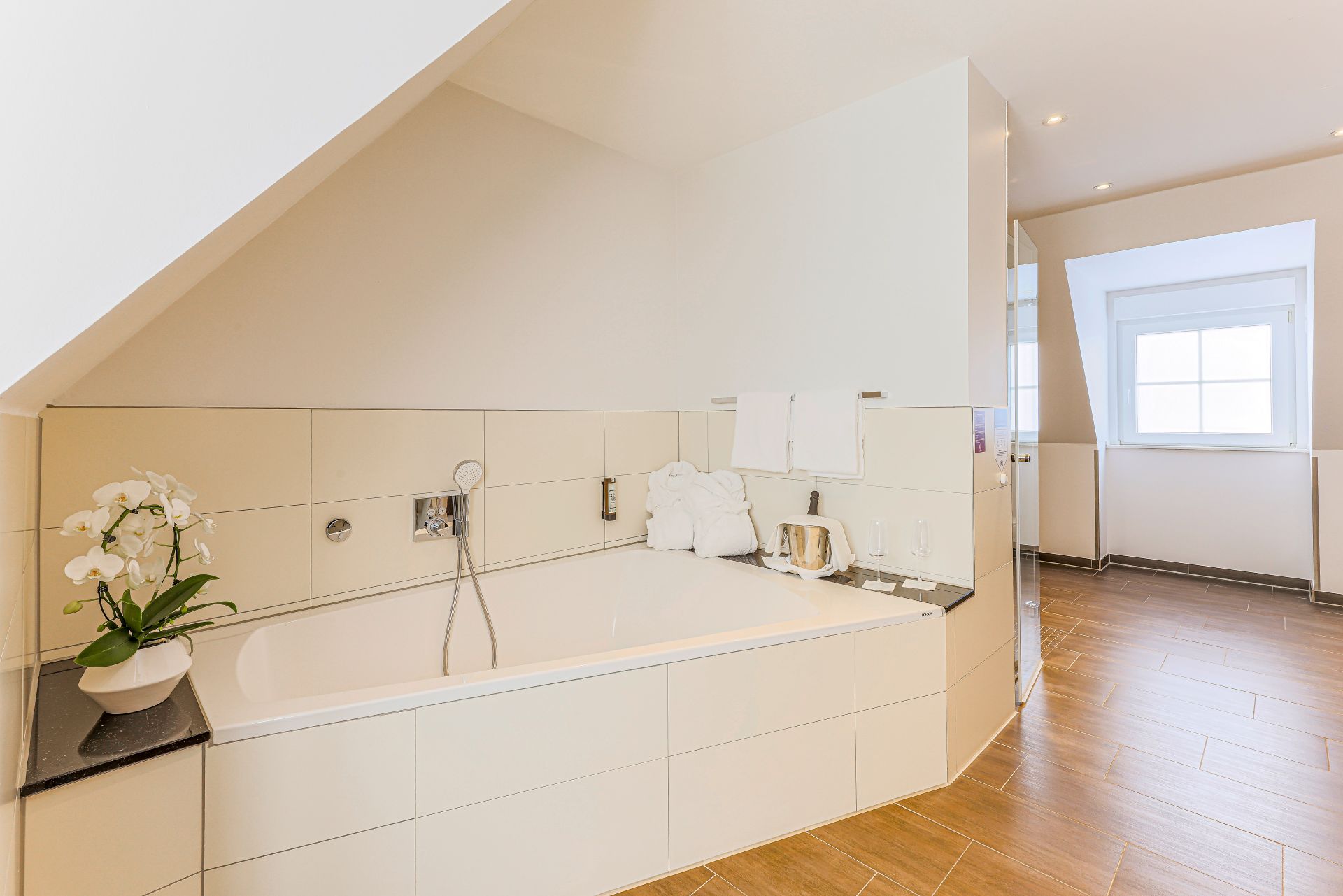 H030-cityclass-hotel-alter-markt-double-room-premium-bathroom