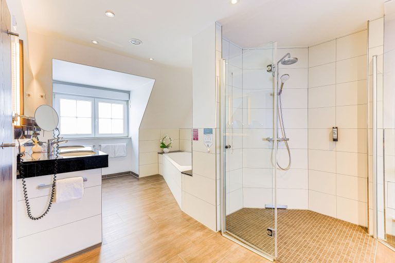H050-cityclass-hotel-alter-markt-double-room-premium-bathroom