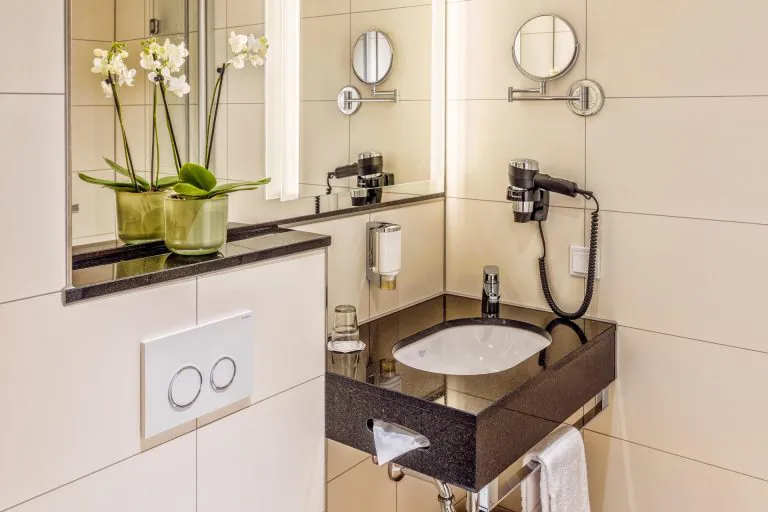 2-cityclass-hotel-alter-markt-cologne-bathroom