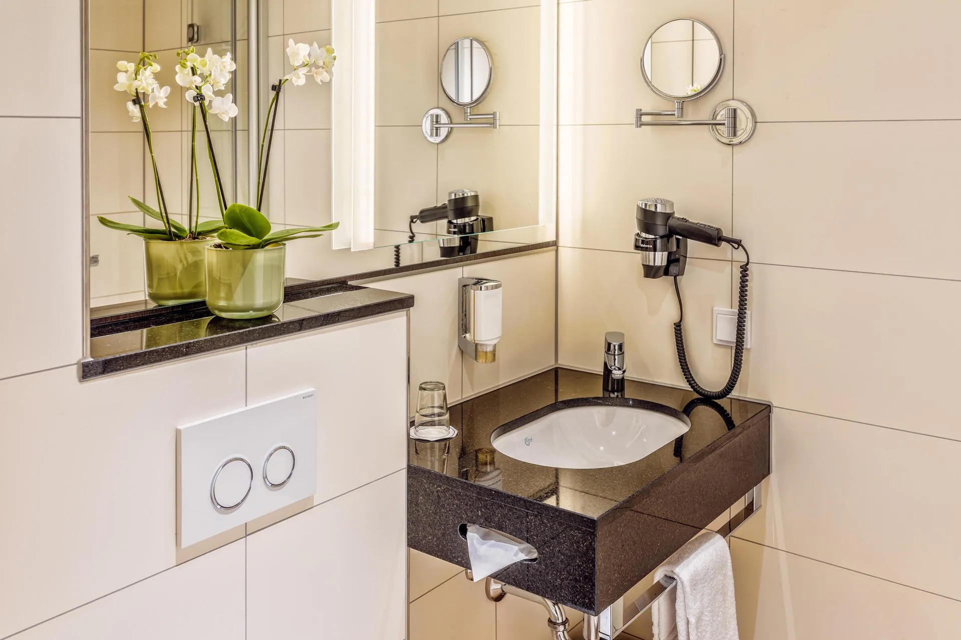 2-cityclass-hotel-alter-markt-cologne-bathroom