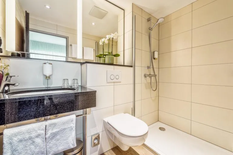 4-cityclass-hotel-alter-markt-cologne-bahtroom