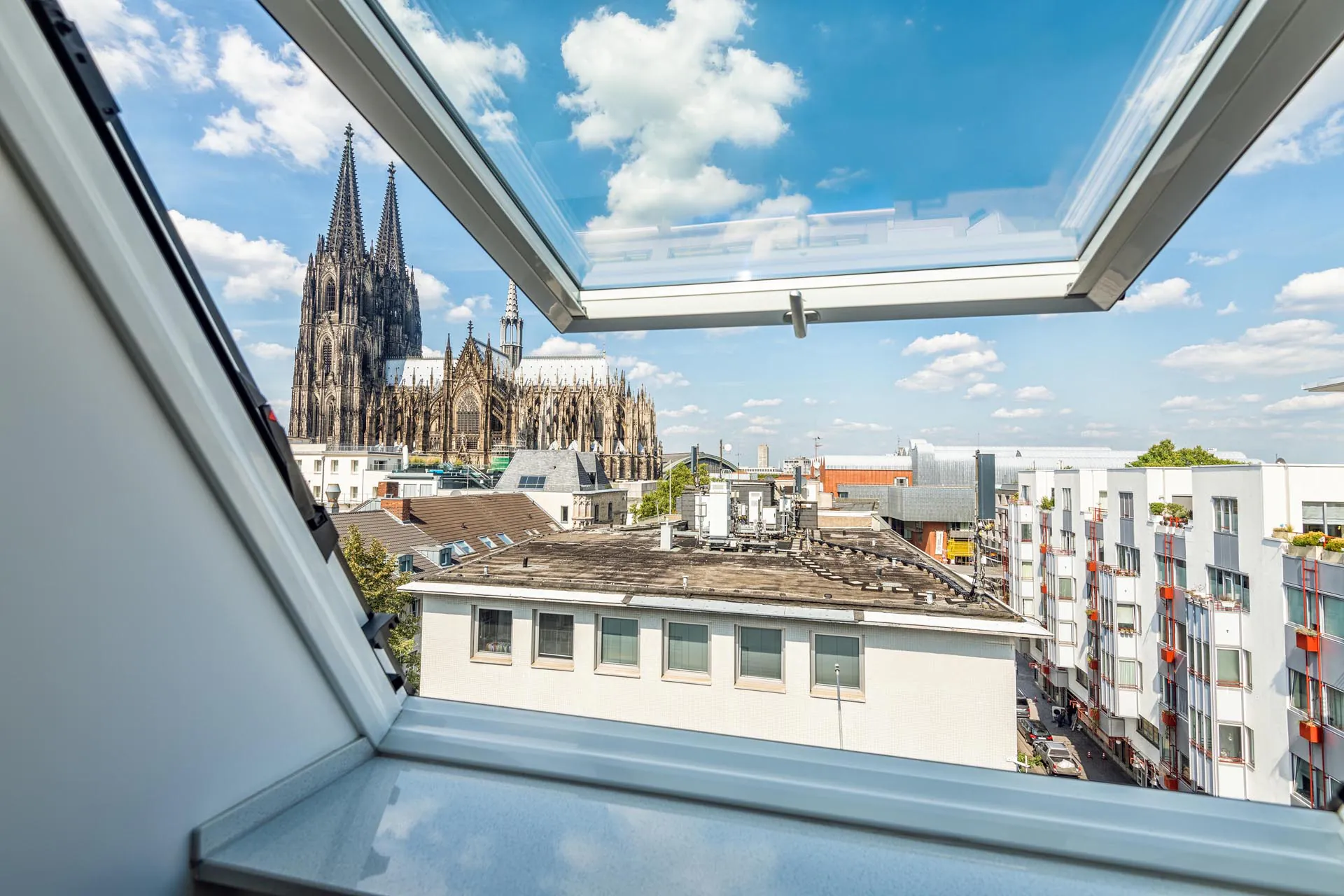 4-cityclass-hotel-alter-markt-cologne-junior-suite-view