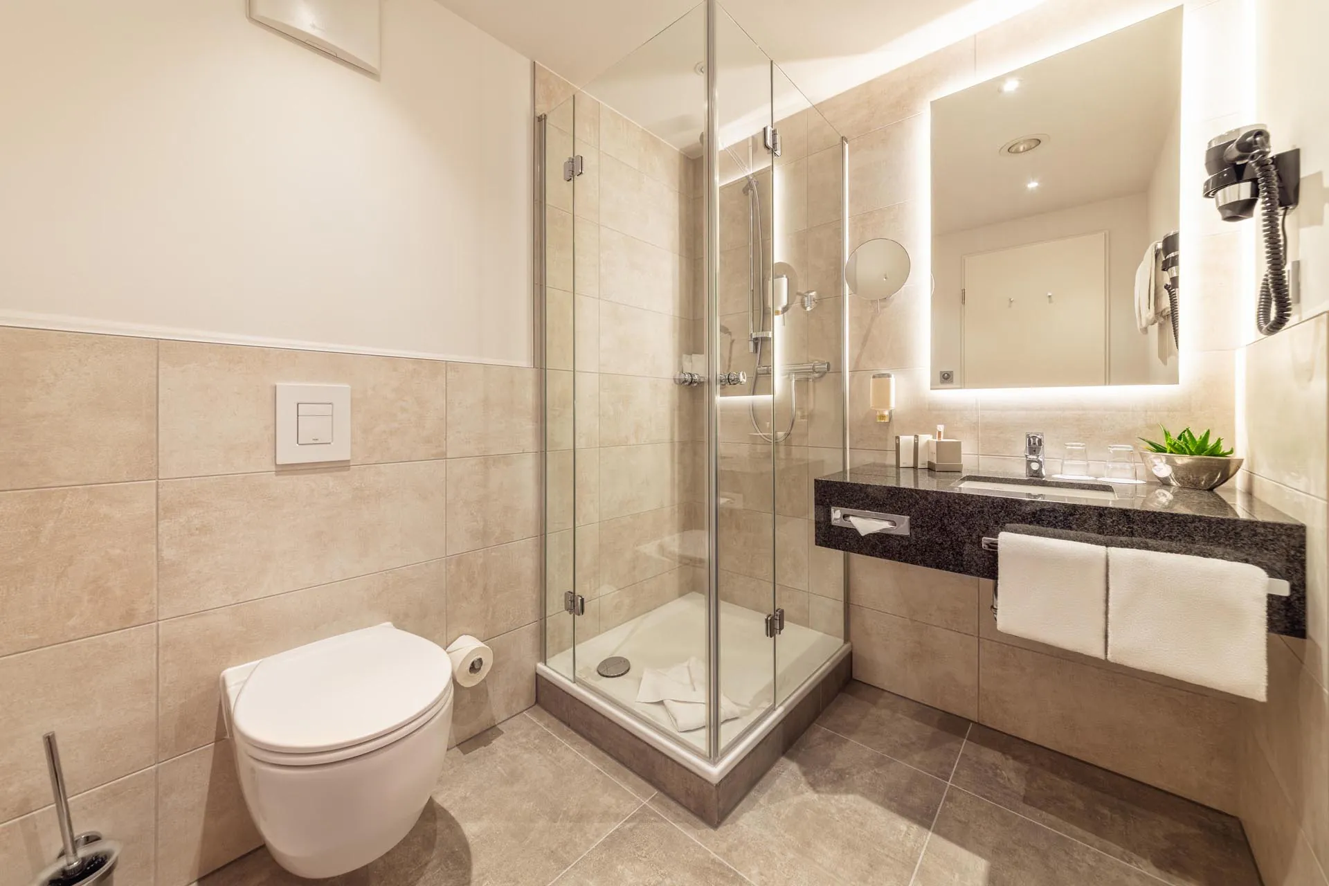 4-cityclass-hotel-am-dom-cologne-junior-suite-bathroom