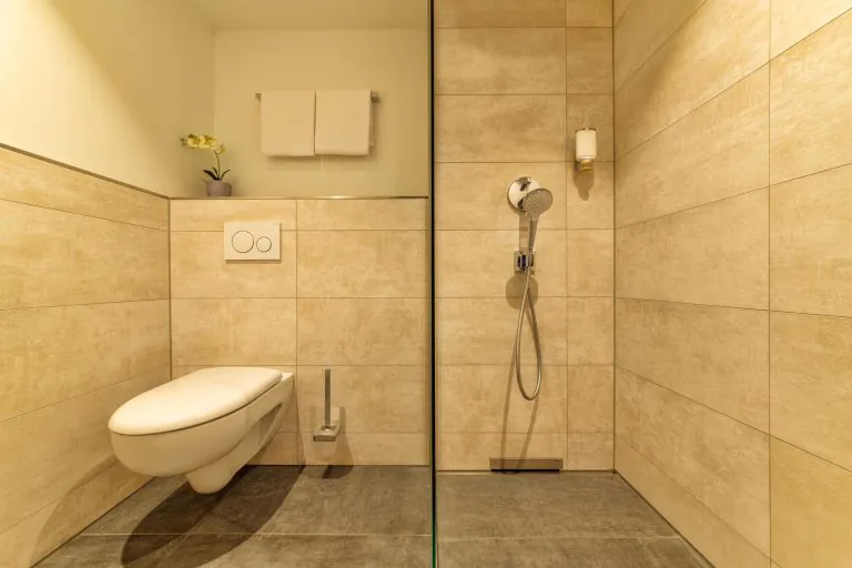 4-cityclass-hotel-am-heumarkt-cologne-bathroom