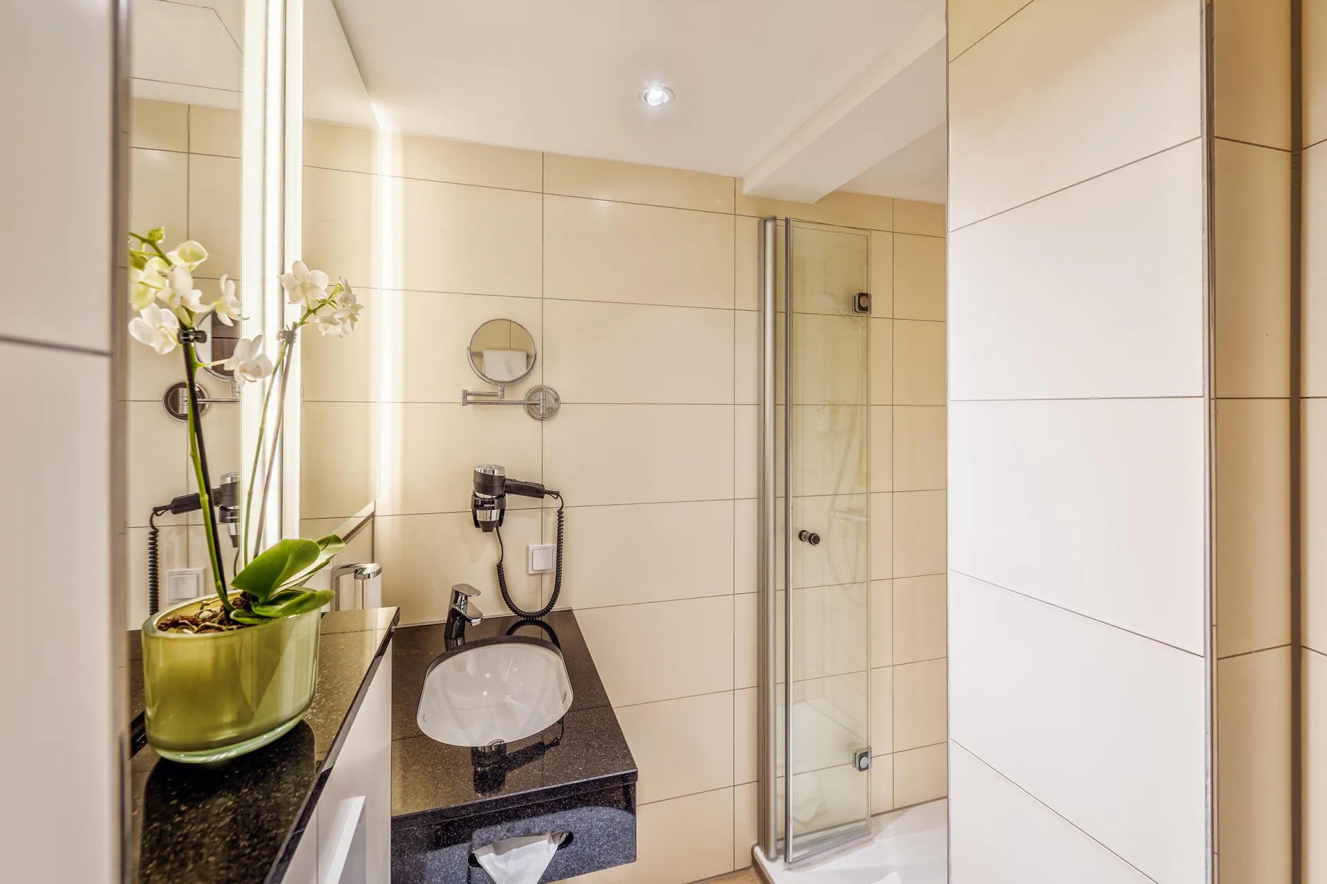 5-cityclass-hotel-alter-markt-cologne-bathroom