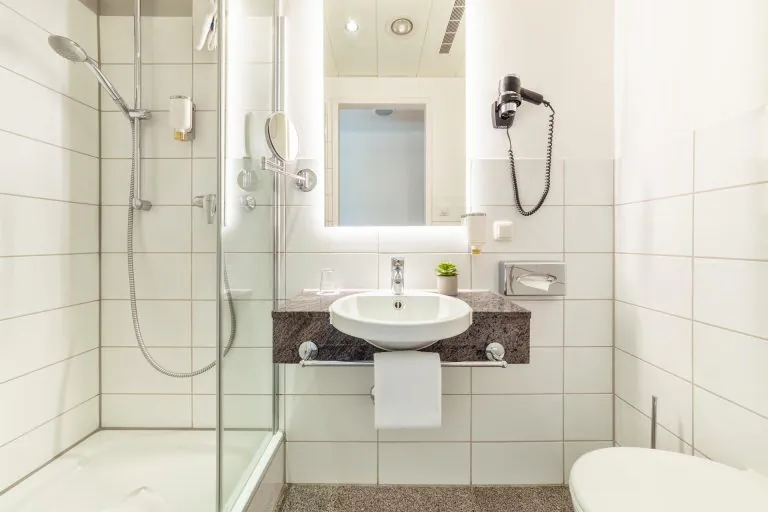 5-cityclass-hotel-am-dom-cologne-bathroom