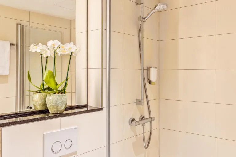 6-cityclass-hotel-alter-markt-cologne-bathroom