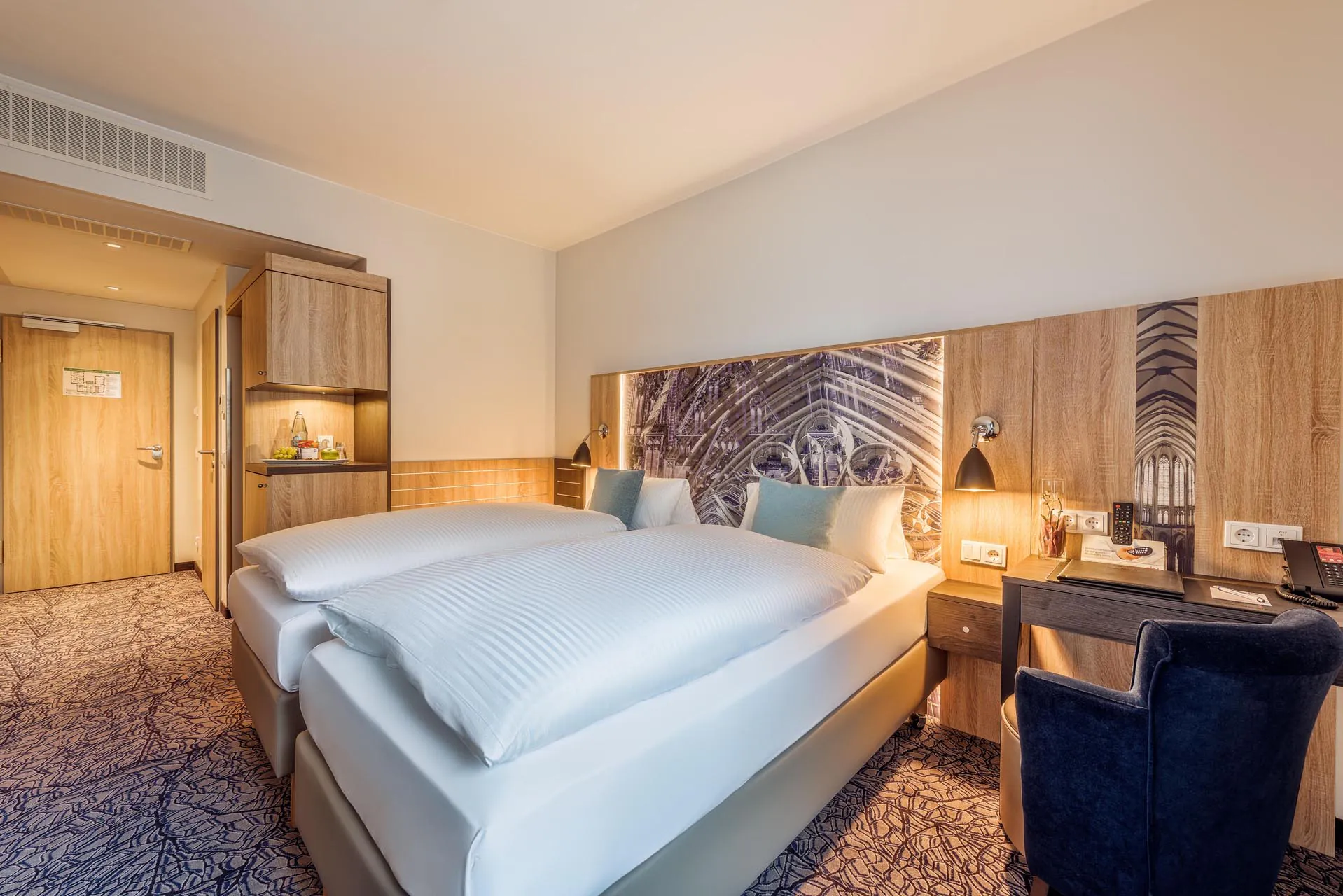 6-cityclass-hotel-alter-markt-cologne-twin-room