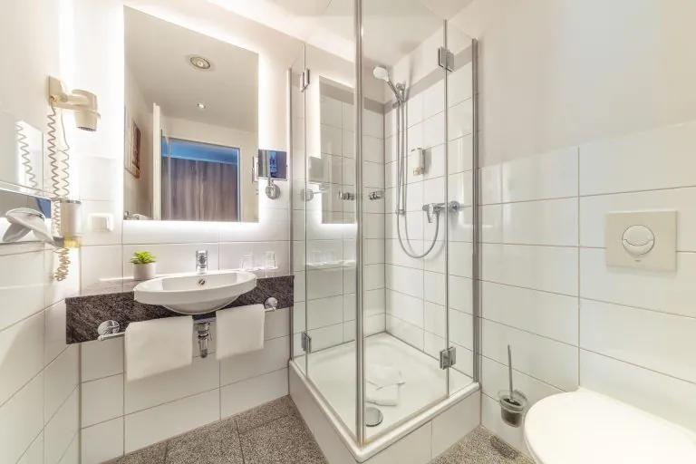 6-cityclass-hotel-am-dom-cologne-bathroom