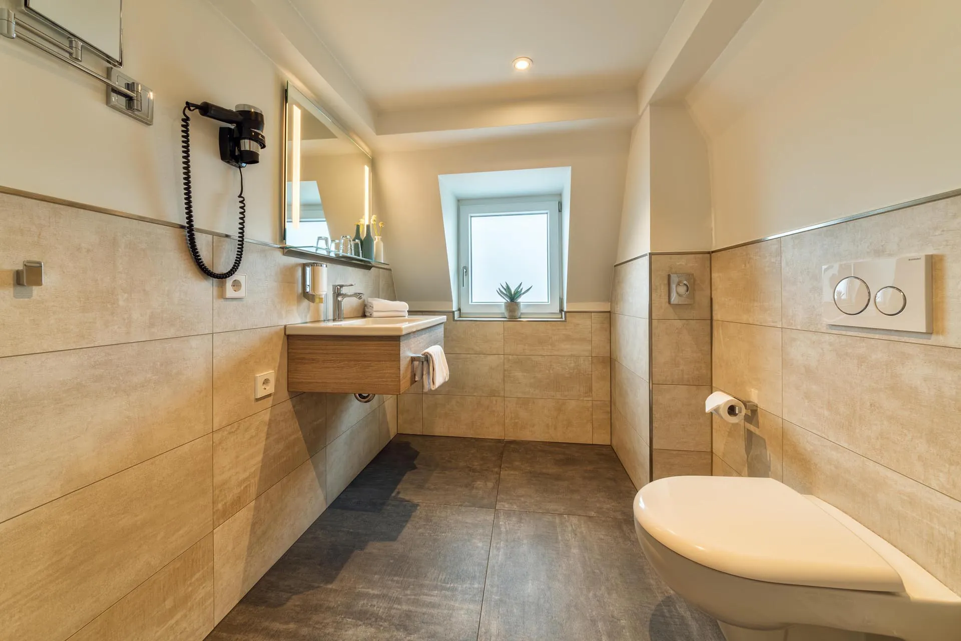 6-cityclass-hotel-am-heumarkt-cologne-family-room-bathroom
