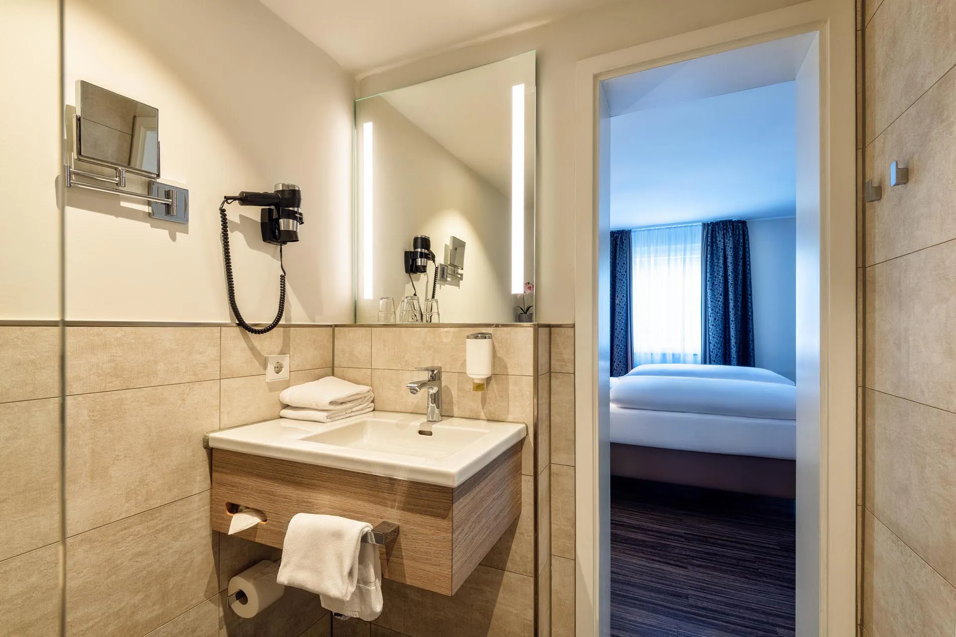 8-cityclass-hotel-am-heumarkt-cologne-bathroom
