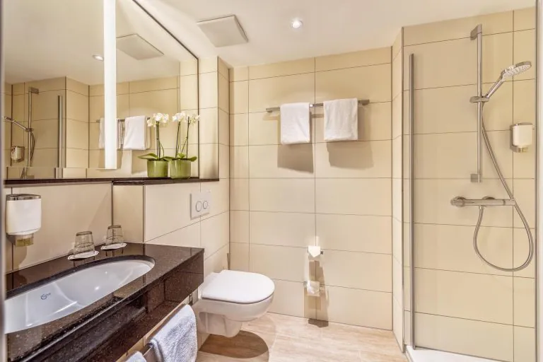 3-cityclass-hotel-alter-markt-cologne-bathroom