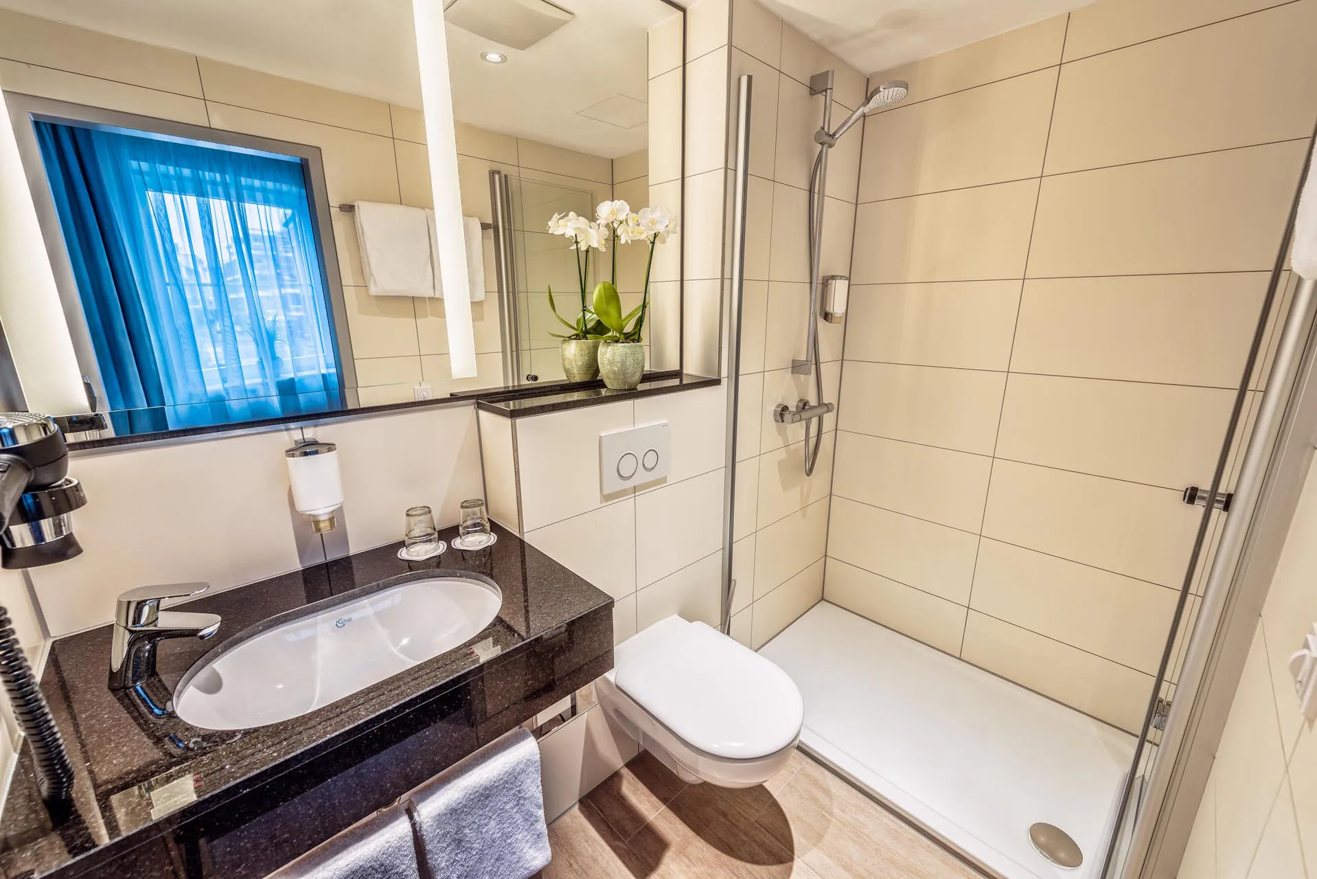 4-cityclass-hotel-alter-markt-cologne-bathroom