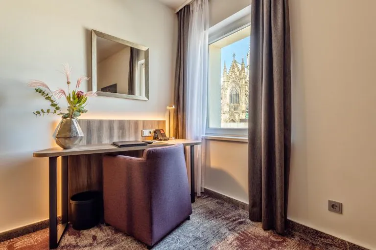6-cityclass-hotel-am-dom-cologne-room-view